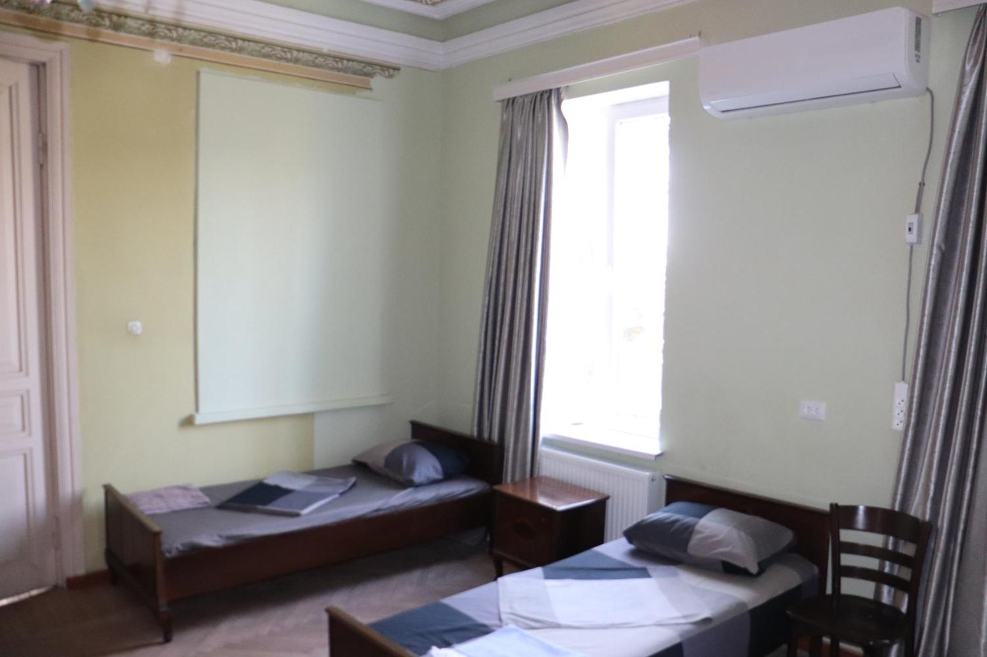 Picnic Hostel Kutaisi Esterno foto