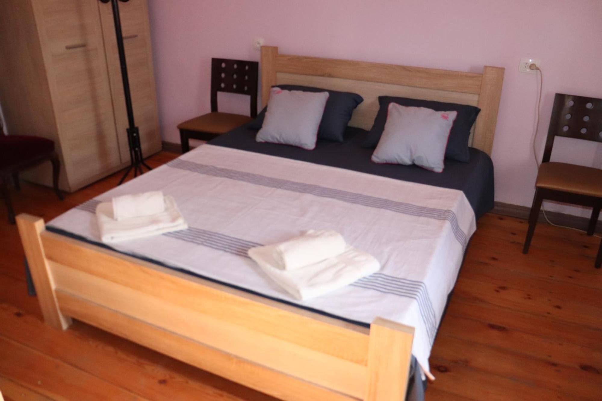 Picnic Hostel Kutaisi Esterno foto