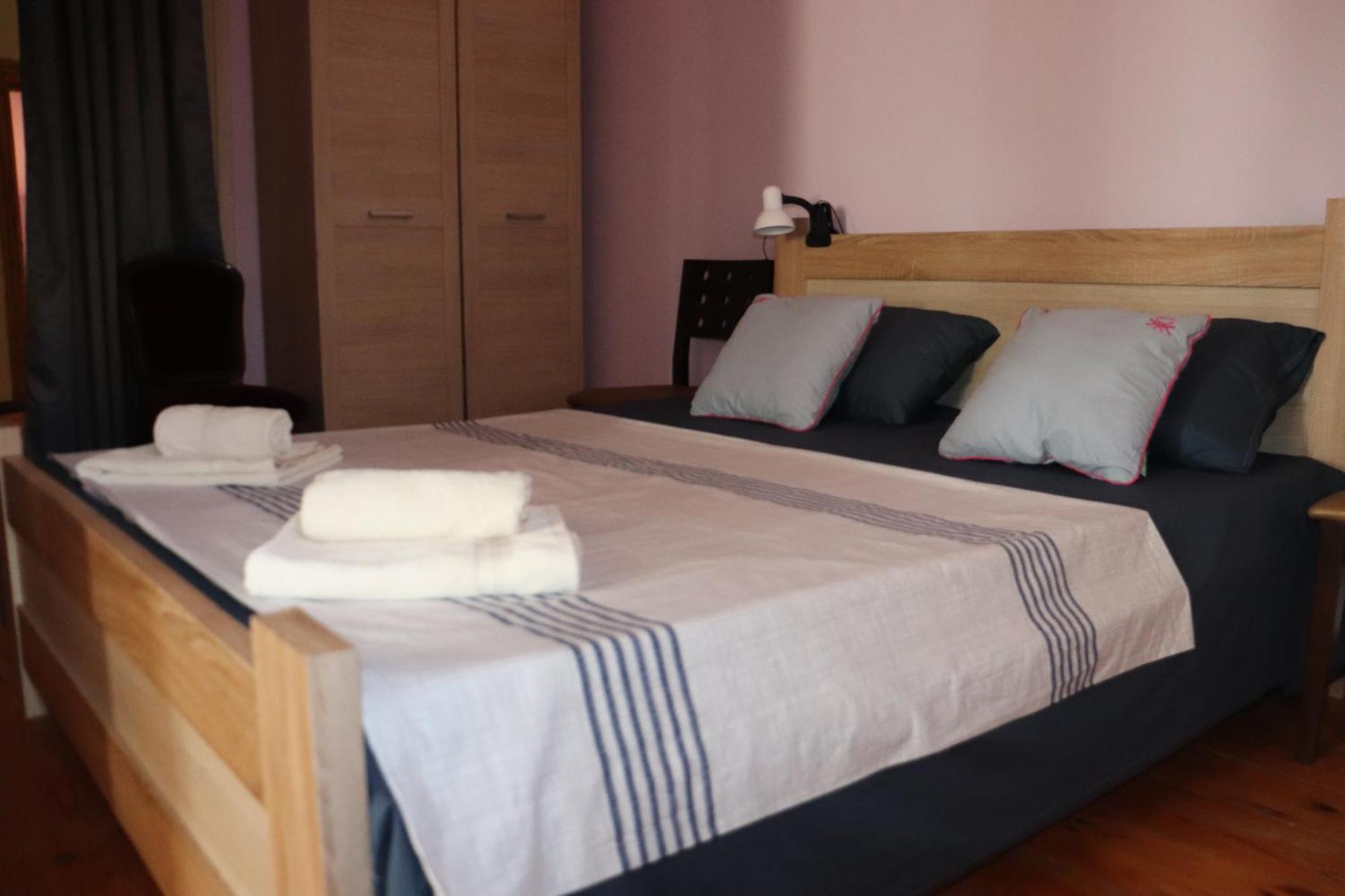 Picnic Hostel Kutaisi Esterno foto