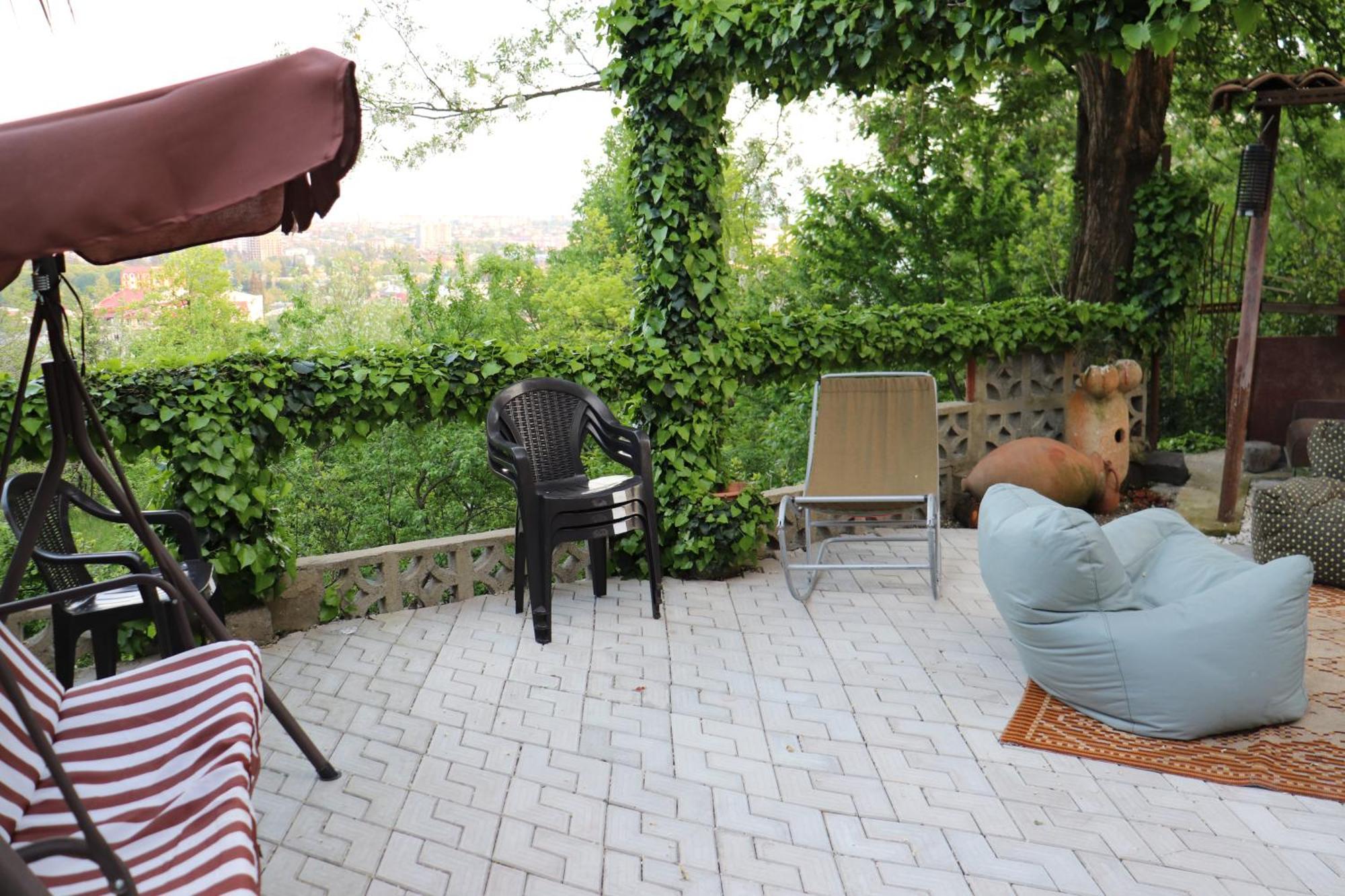 Picnic Hostel Kutaisi Esterno foto