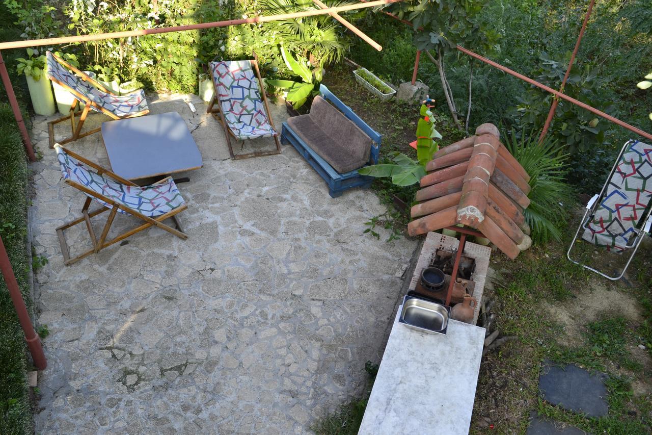 Picnic Hostel Kutaisi Esterno foto