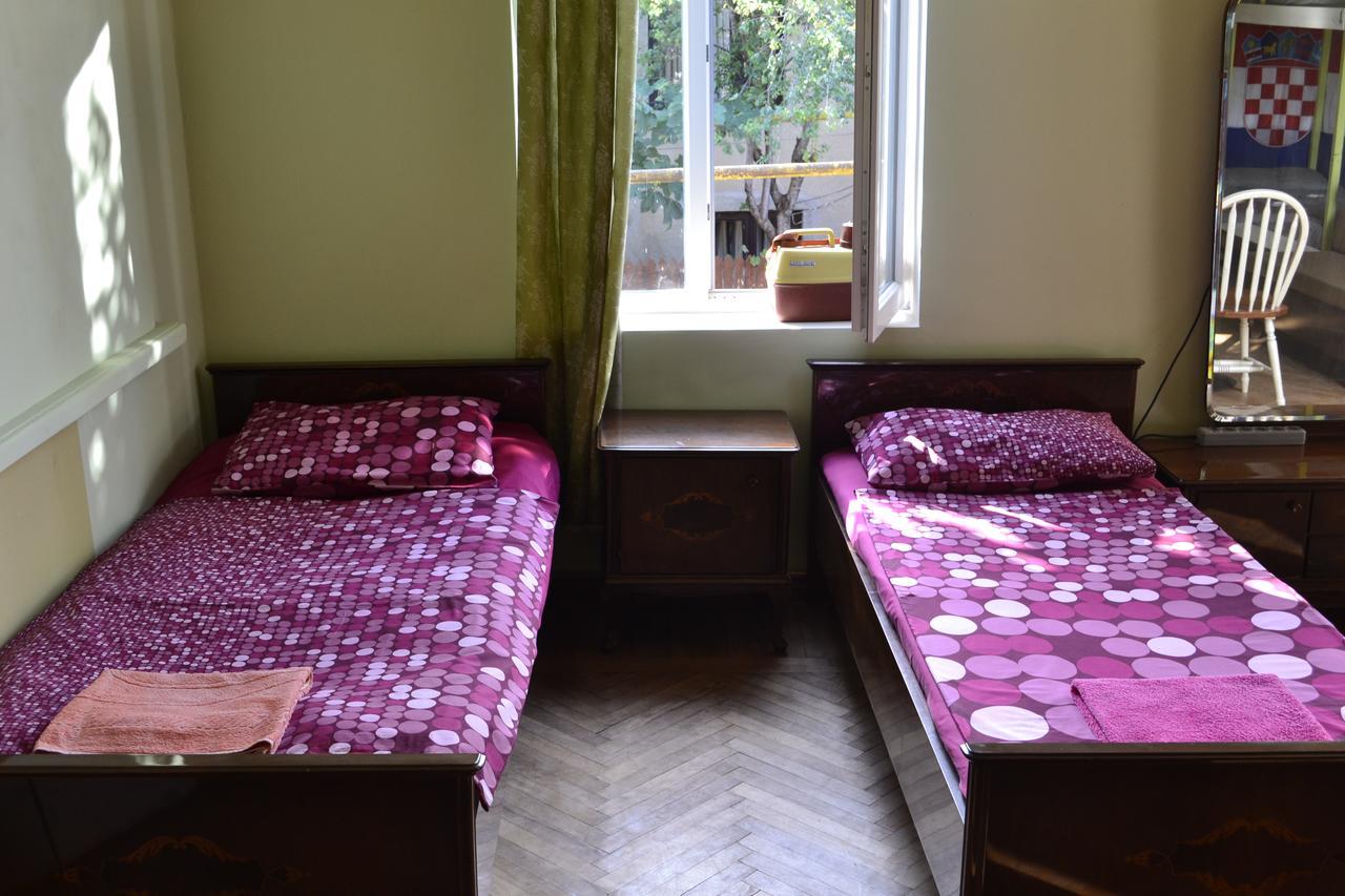 Picnic Hostel Kutaisi Esterno foto