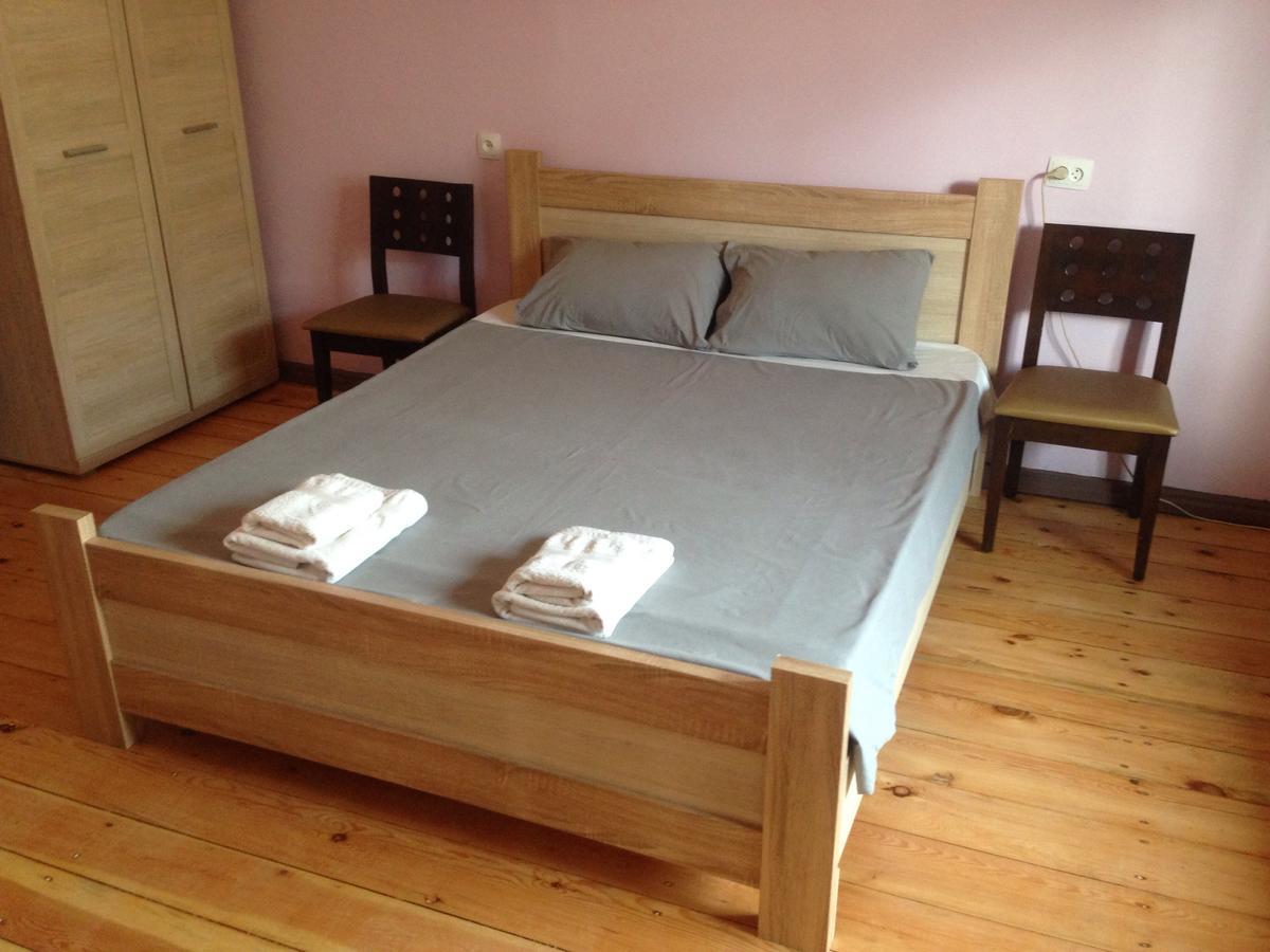 Picnic Hostel Kutaisi Esterno foto